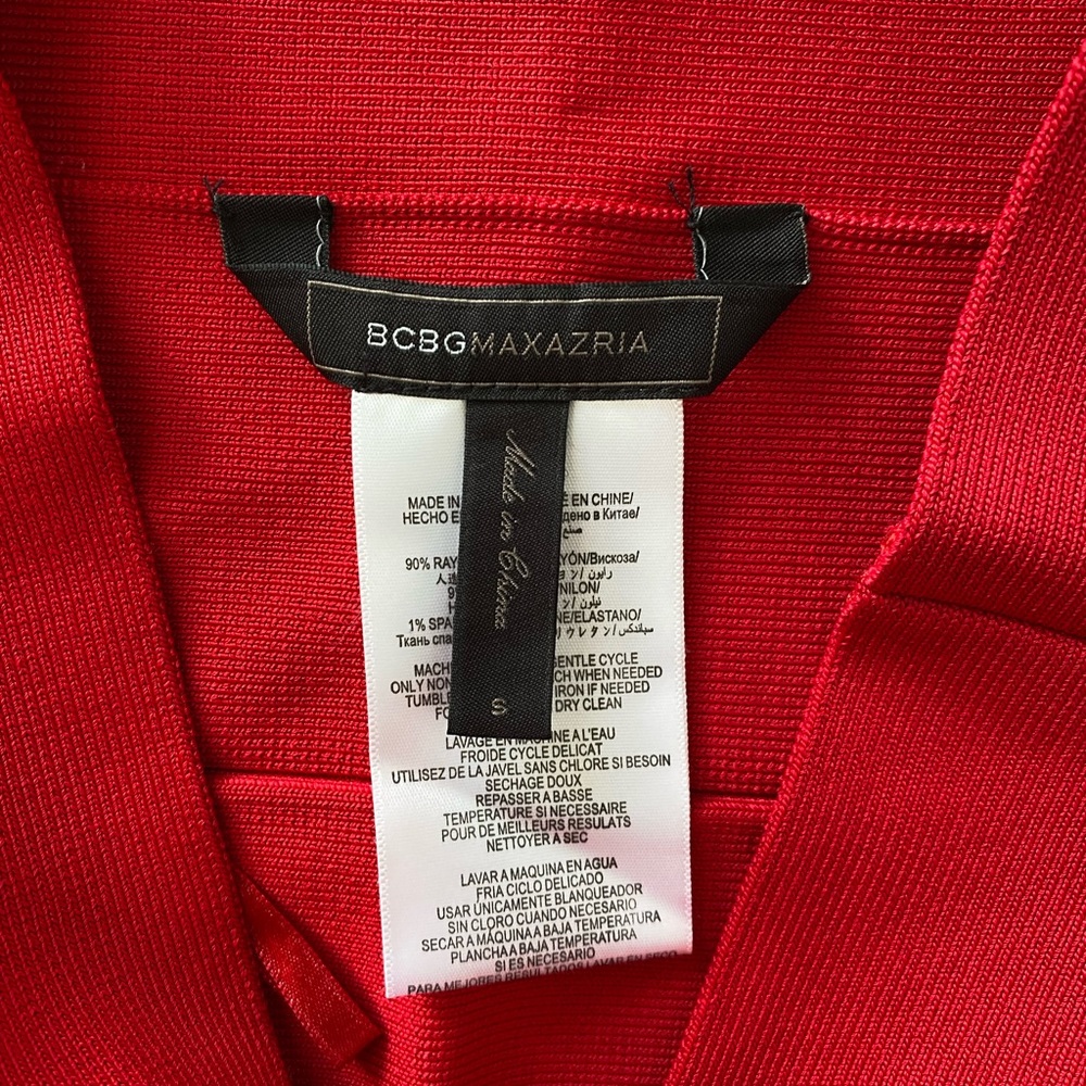 BCBGMAXAZRIA SUPER CUTE Red Bandage mini skirt, Small NWOT - Picture 3 of 3